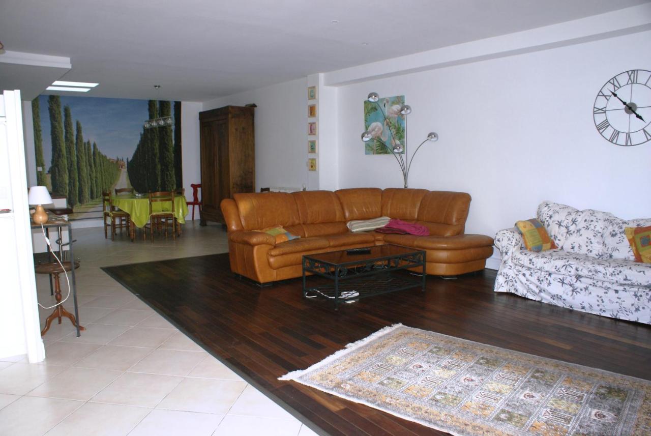 Spacieuse Maison De Village Climatisee Avec Jardin Patio Bessan エクステリア 写真