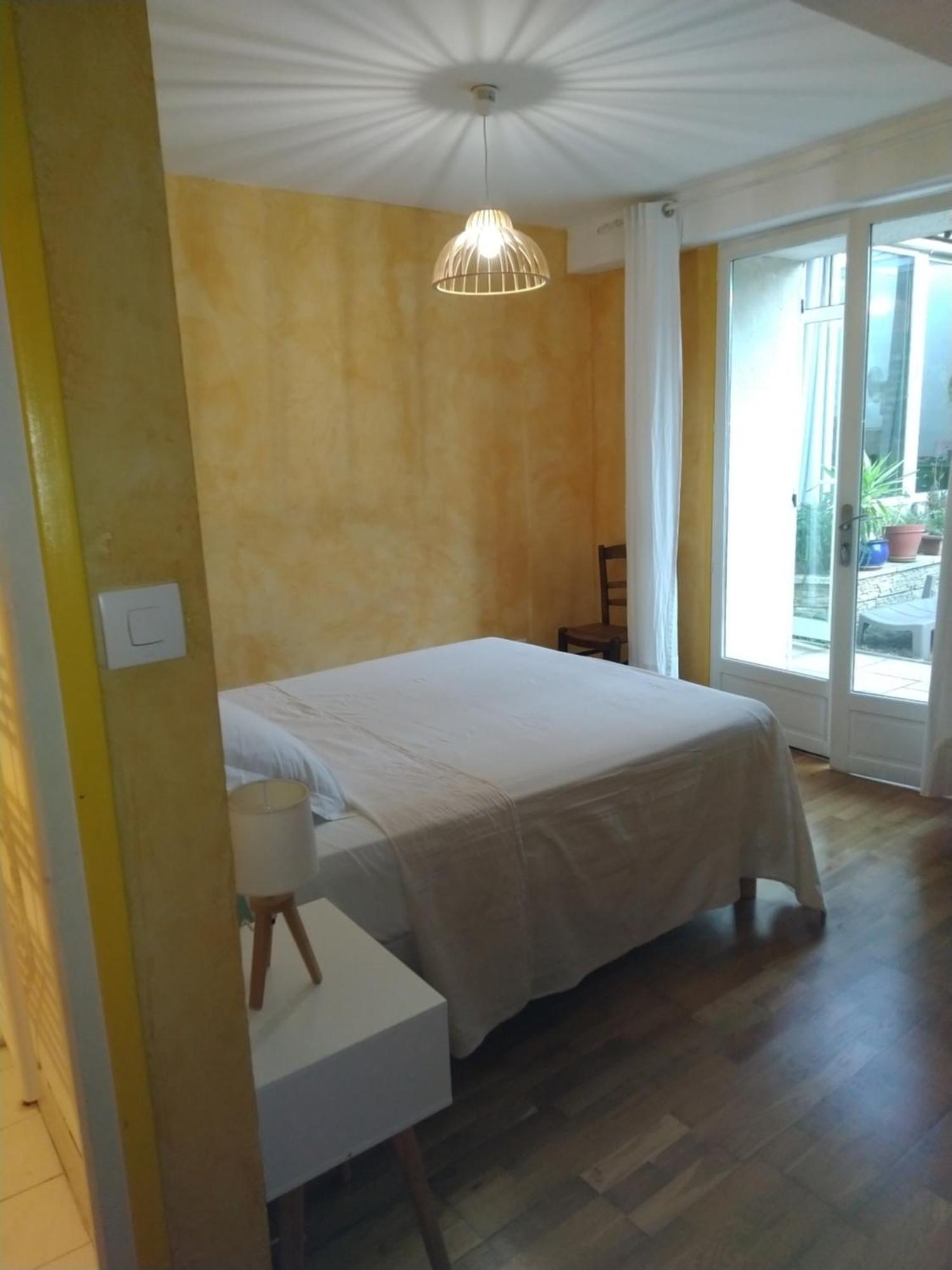 Spacieuse Maison De Village Climatisee Avec Jardin Patio Bessan エクステリア 写真